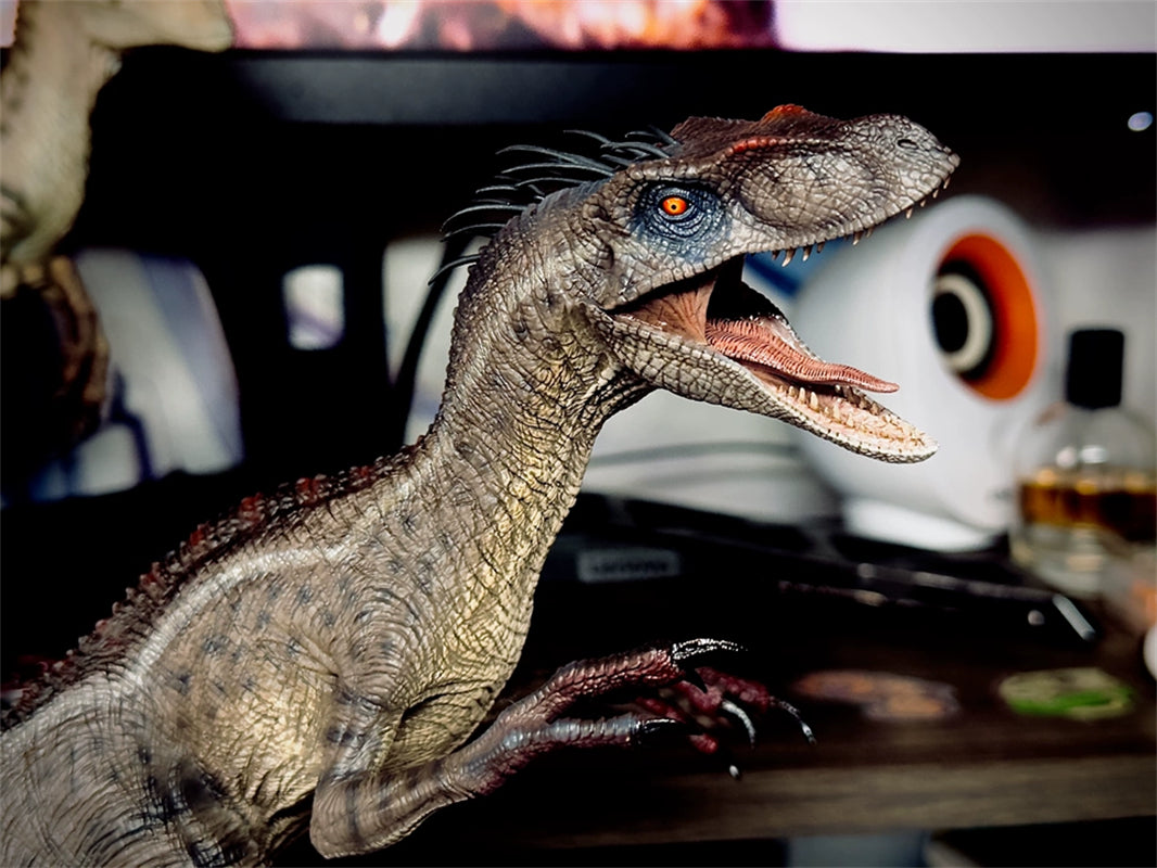 W-Dragon Velociraptor Blood Knight 1/10 Jurassic World Dinosaur Statue Model GK