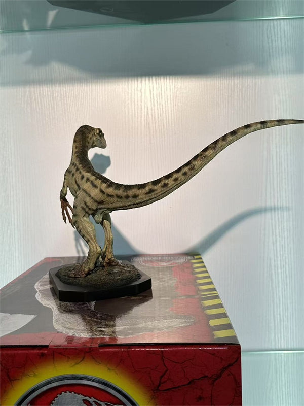 W-Dragon Velociraptor White Queen 1/10th Jurassic World Dinosaur Statue Model GK