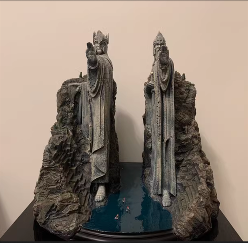 The Lord of the Rings The Argonath Gates of Gondor Movie Scene Statue New Stock