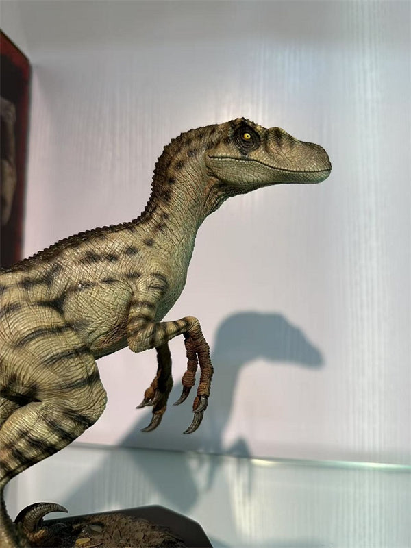 W-Dragon Velociraptor White Queen 1/10th Jurassic World Dinosaur Statue Model GK